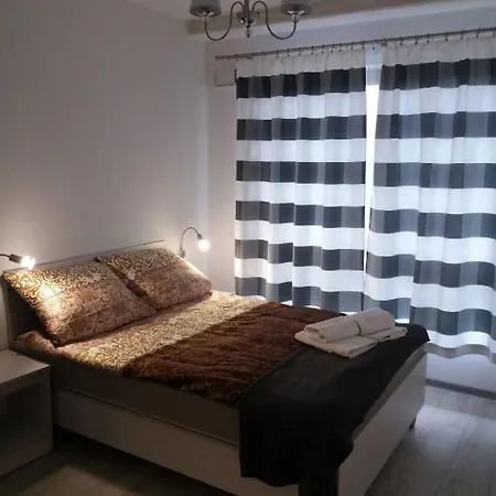 Luxury In Heart Of With Parking Apartmán *